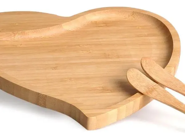 Detalhe lateral da petisqueira de bambu